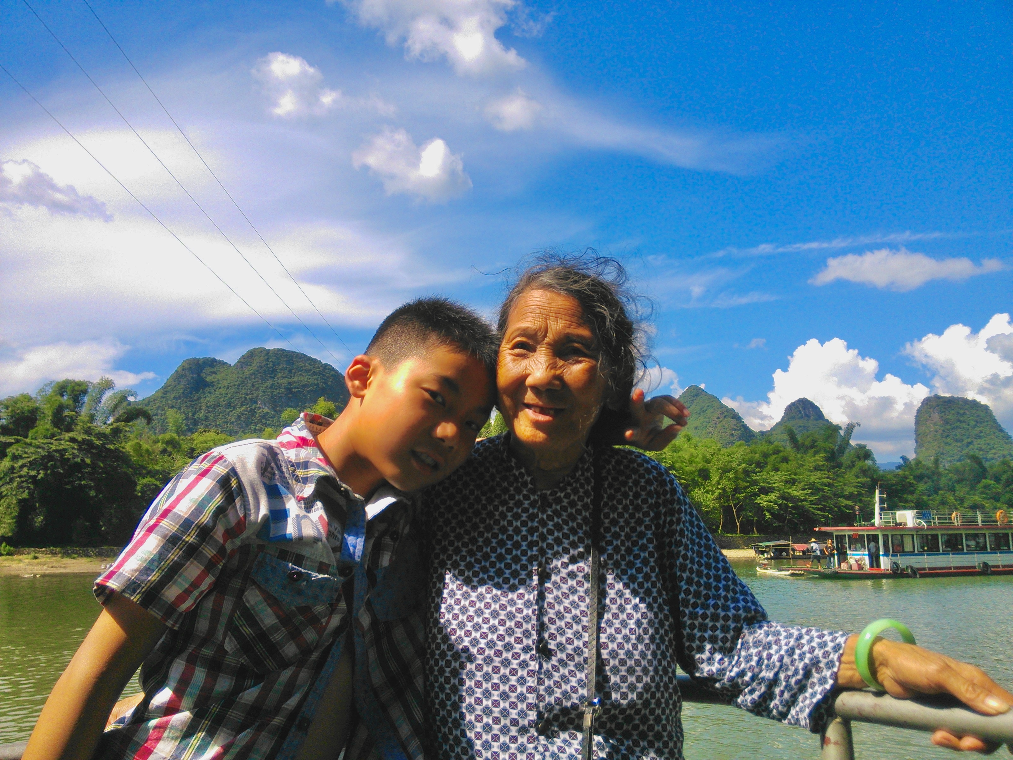 2014，广西桂林，奶奶和弟弟